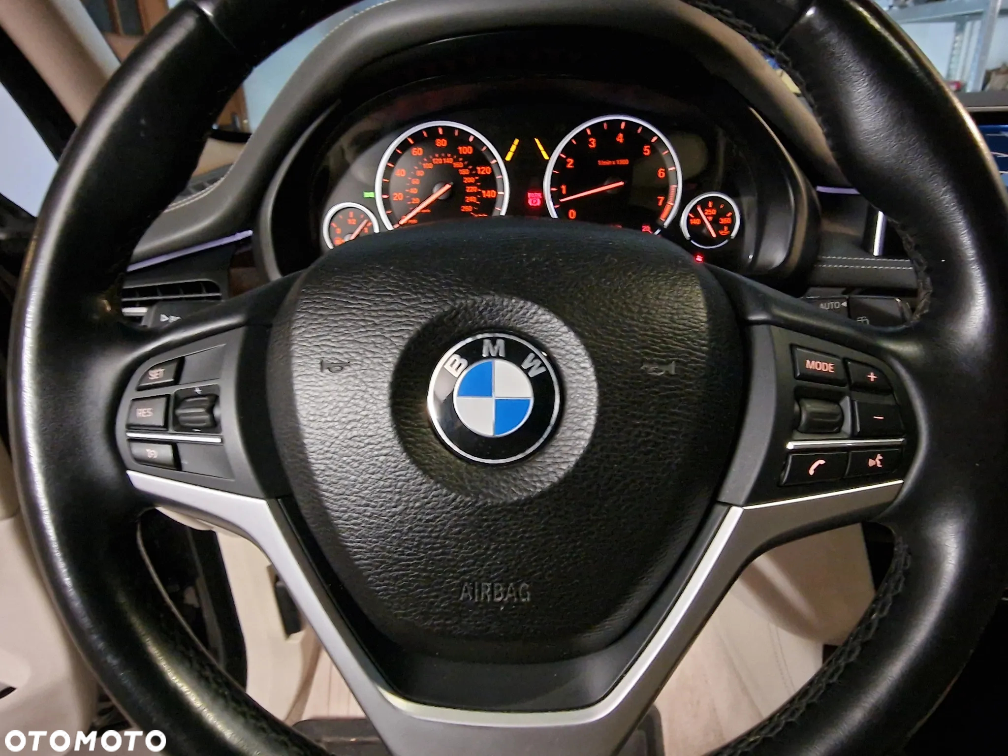 BMW X5 xDrive35i - 28