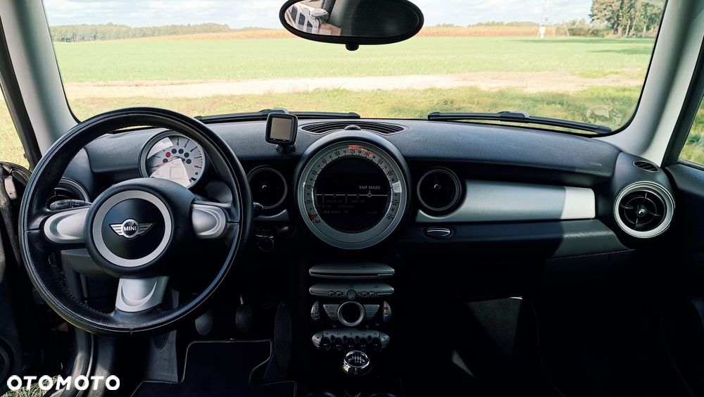 MINI Cooper Standard - 16