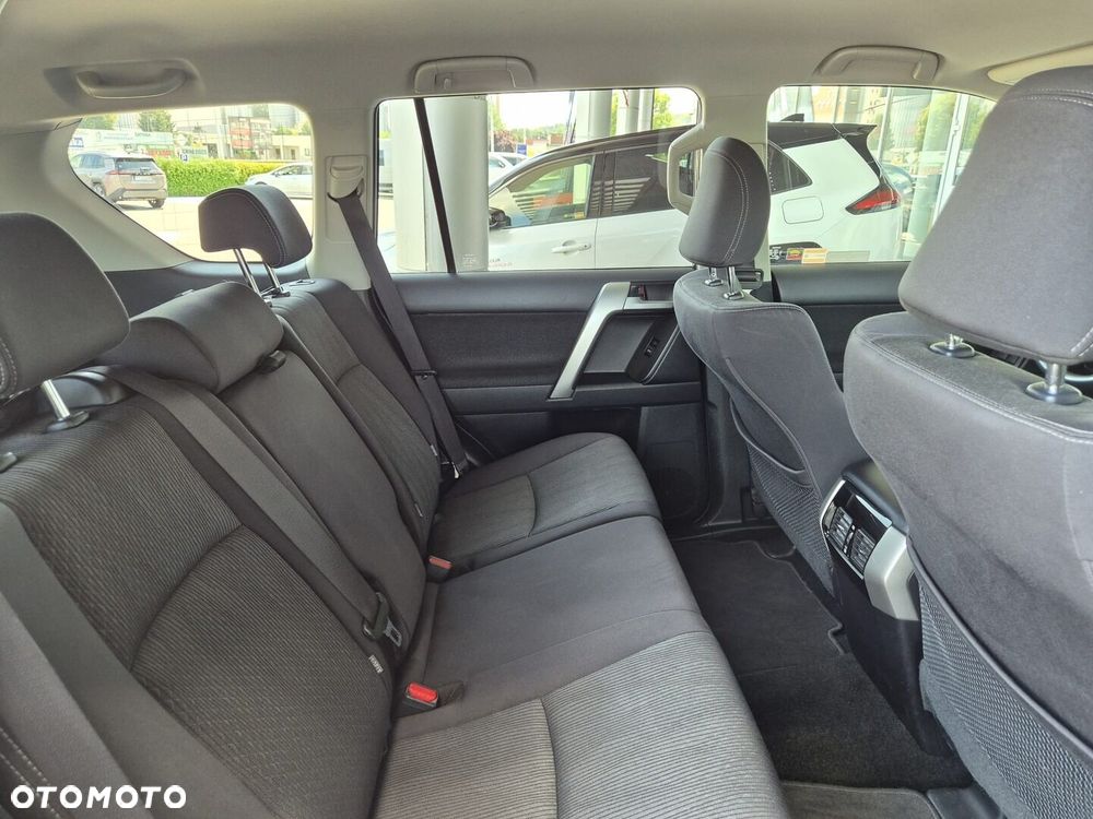 Toyota Land Cruiser LC 2.8 D-4D Prestige - 17