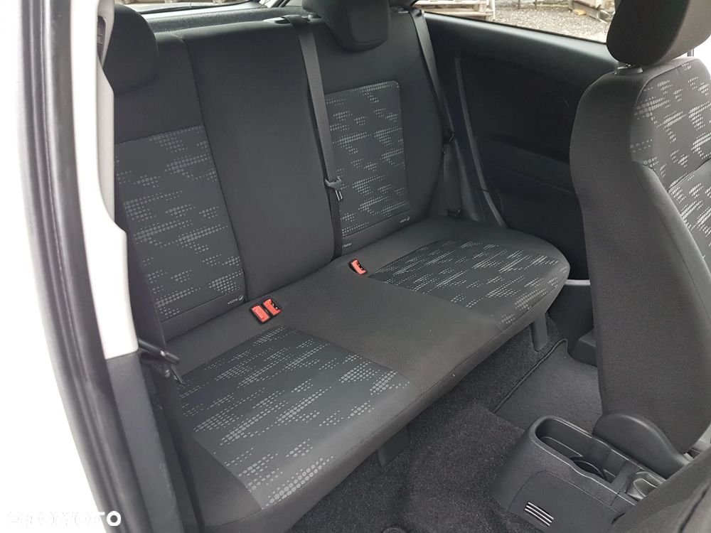 Opel Corsa 1.4 16V Satellite - 16