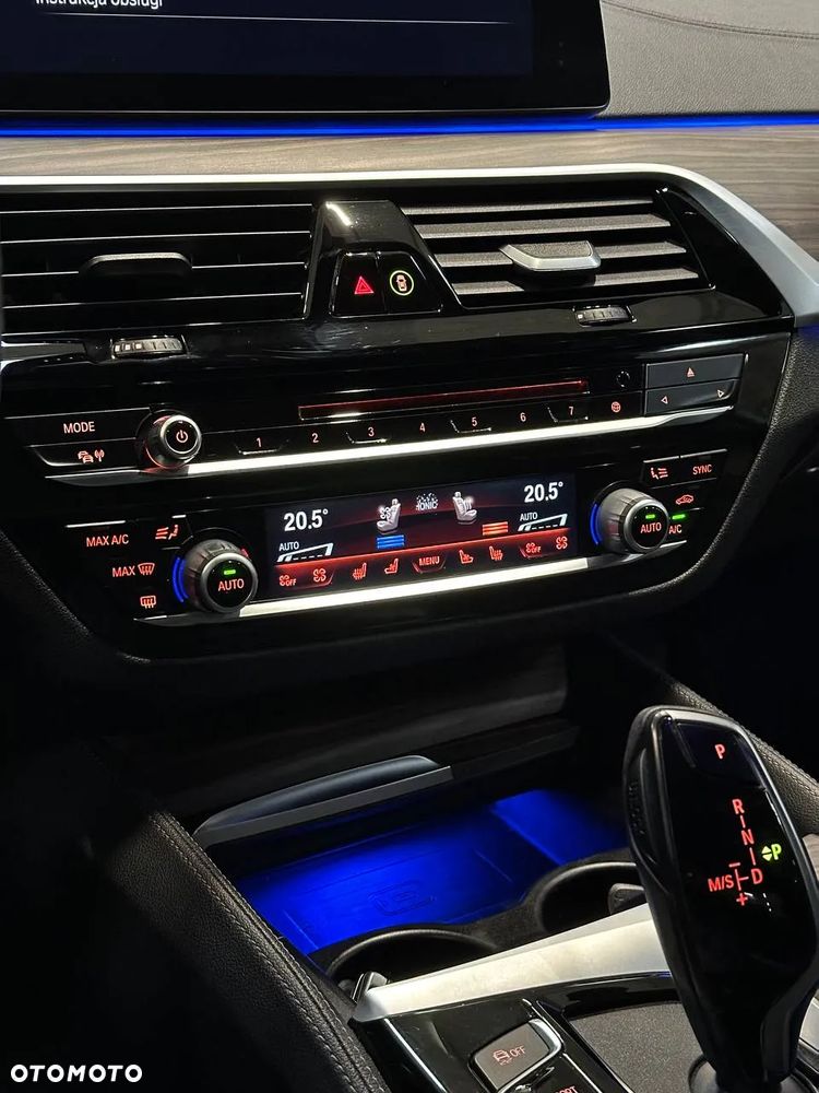 BMW Seria 5 520d xDrive - 12