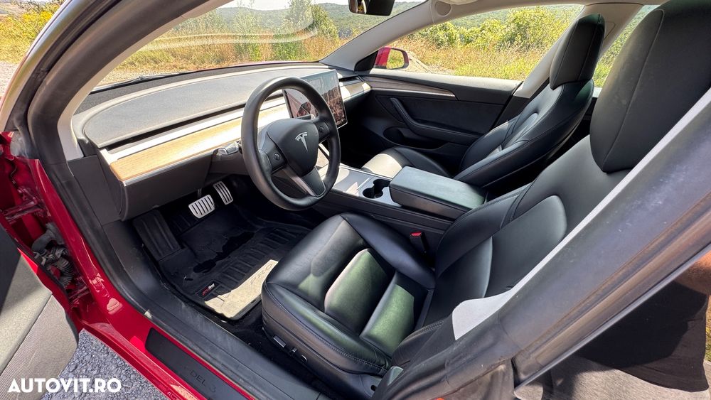 Tesla Model 3 - 5