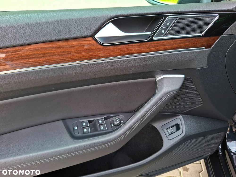 Volkswagen Passat 2.0 TDI (BlueMotion Technology) Highline - 36