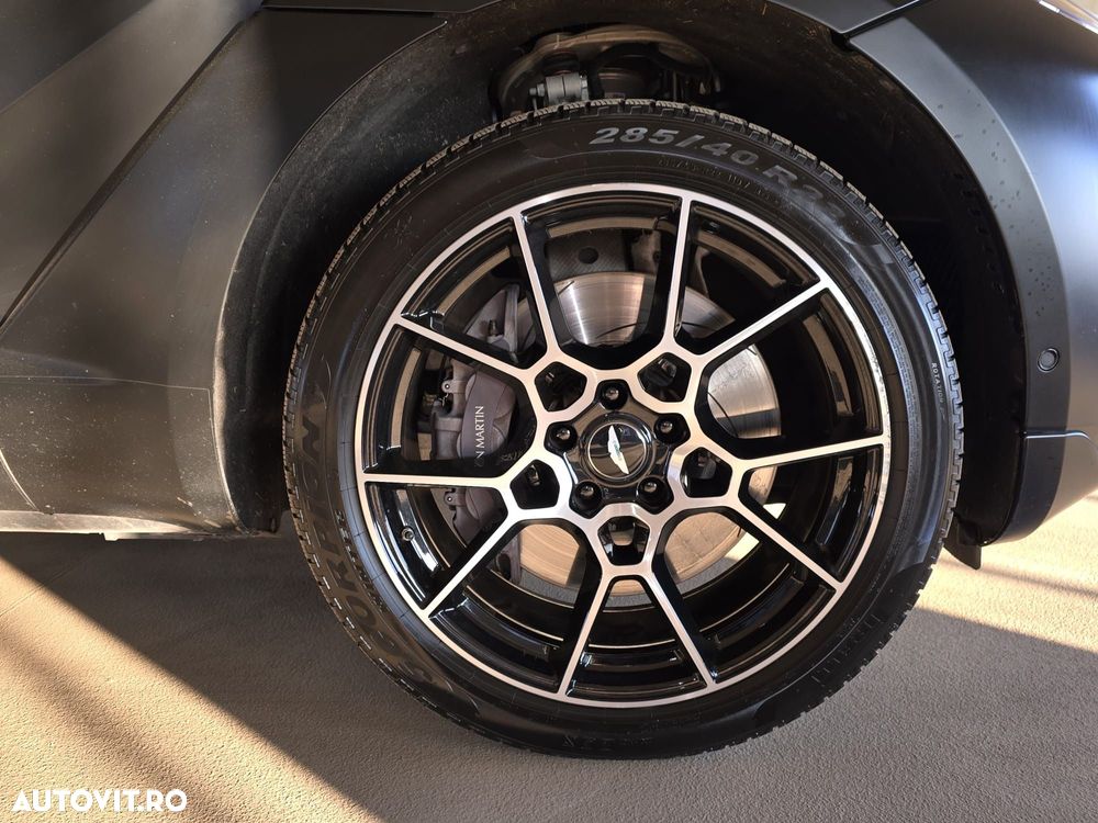 Aston Martin DBX - 24