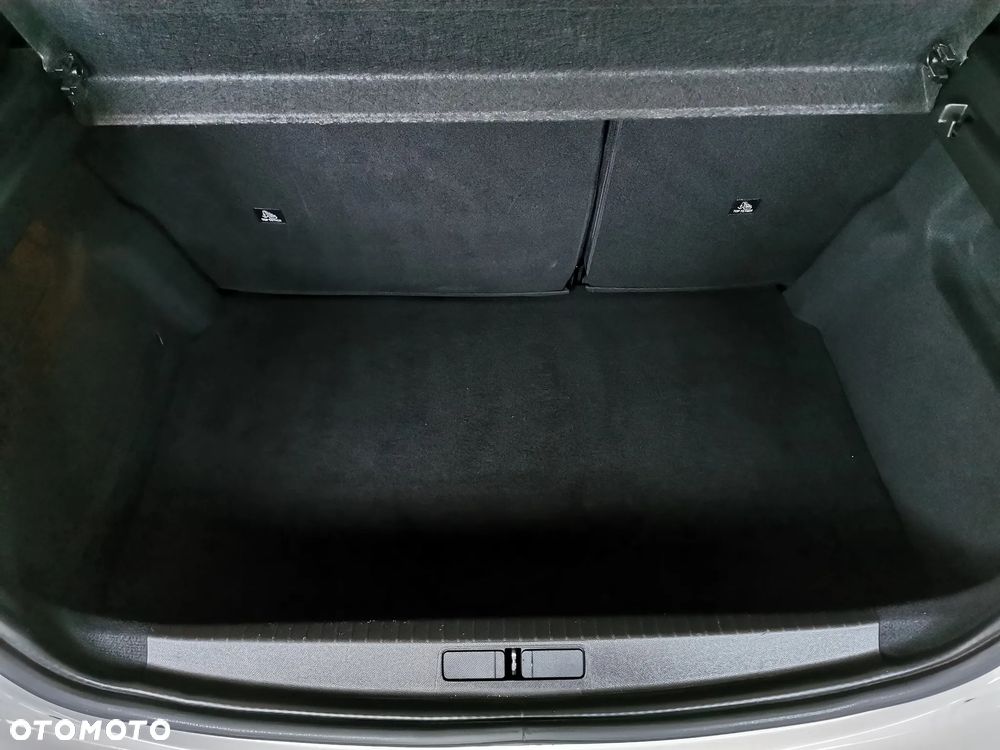 Peugeot 208 - 13