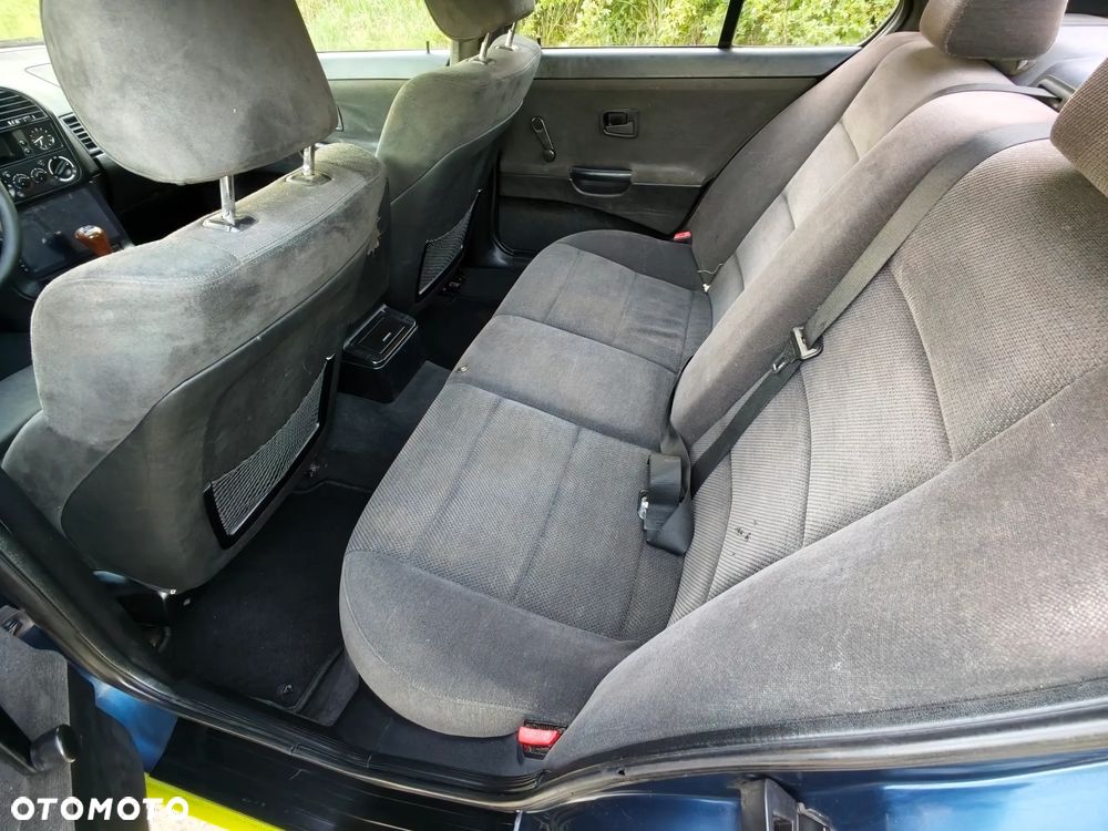 BMW Seria 3 318i - 32