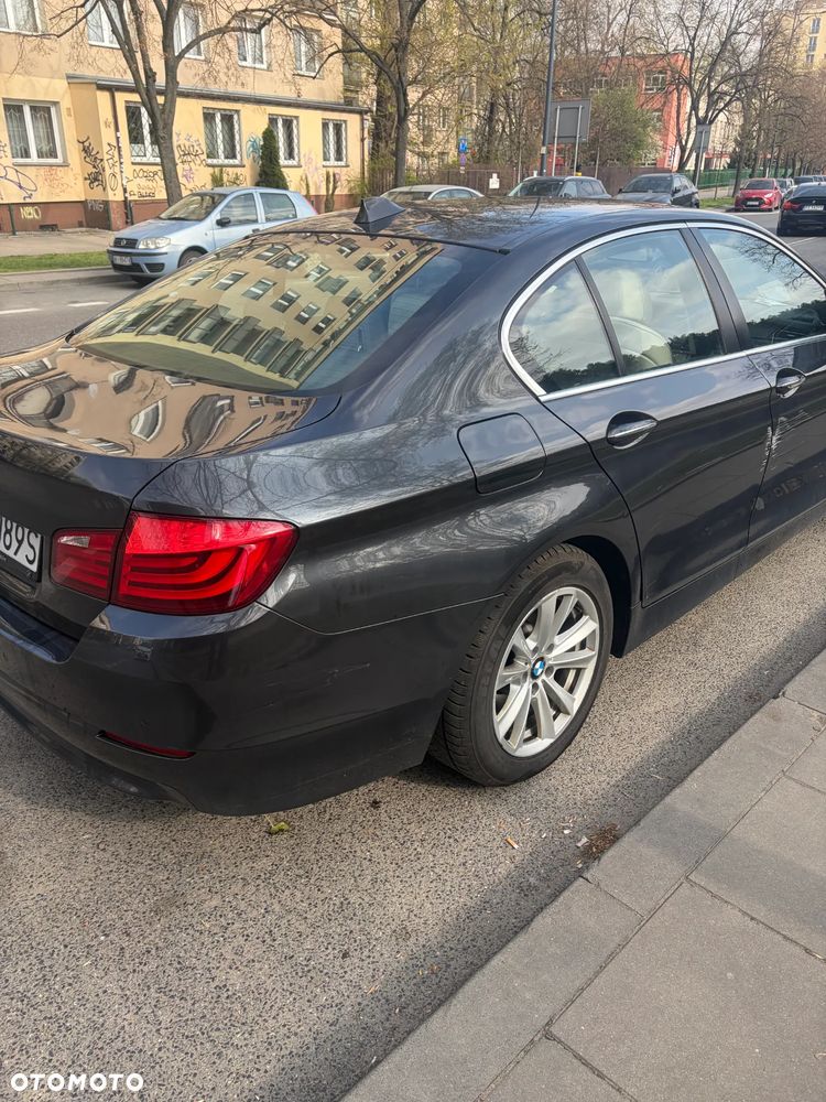 BMW Seria 5 525d xDrive - 10