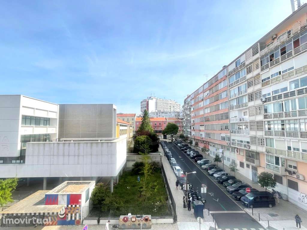 T4 para arrendar com garagem em Alvalade, localização privilegiada - Grande imagem: 3/21