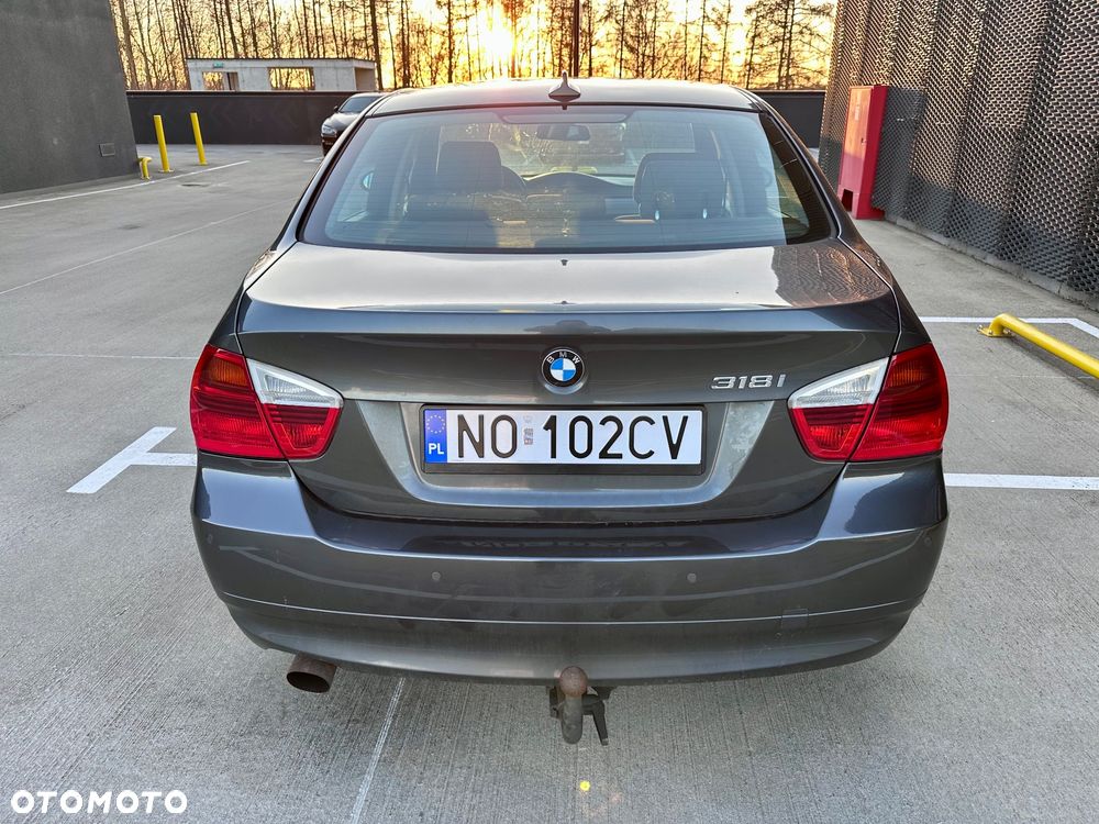 BMW Seria 3 318i - 5