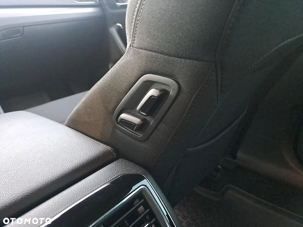 Skoda Superb 2.0 TDI SCR Style DSG - 24