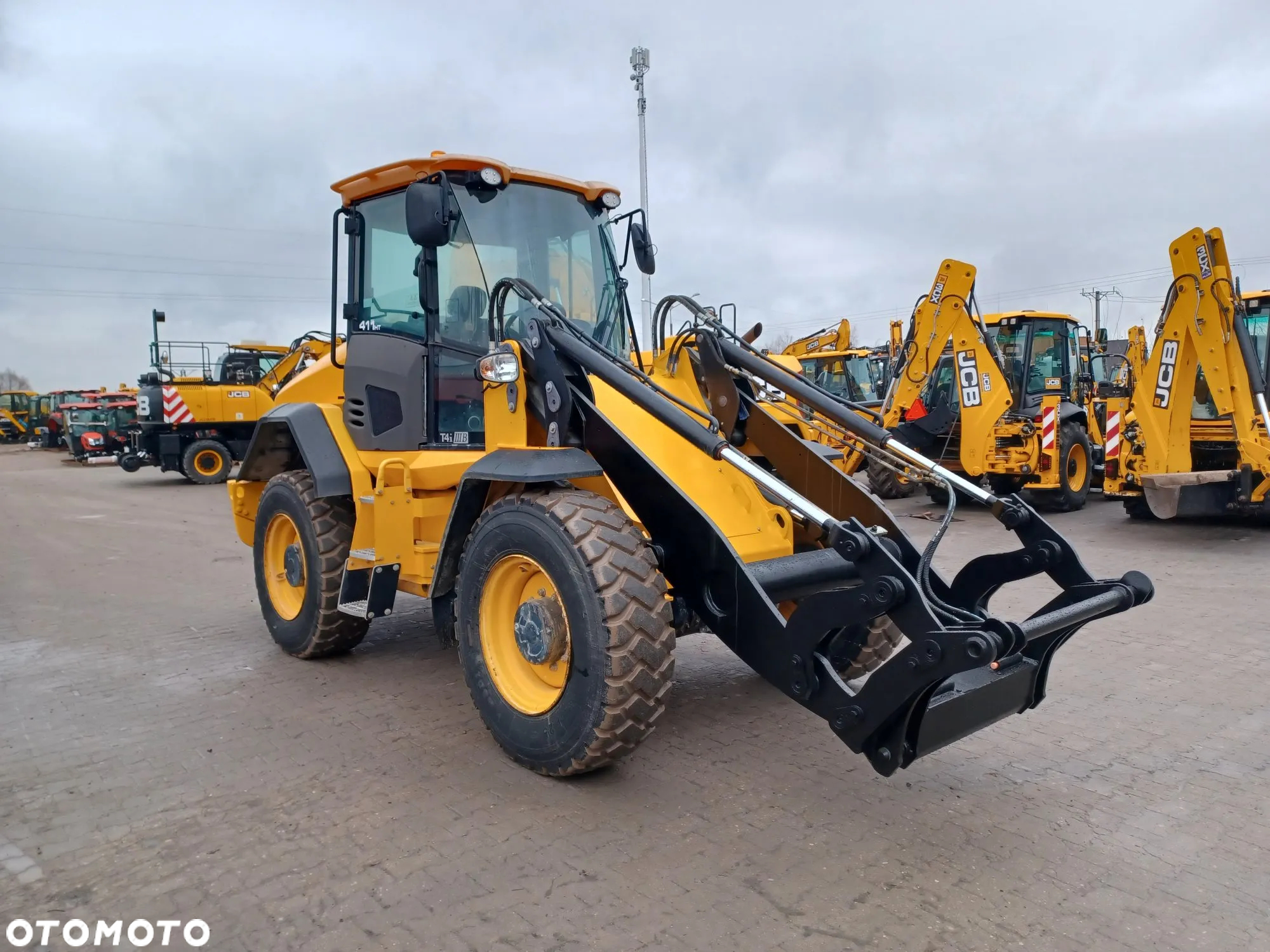 JCB 411 - 2