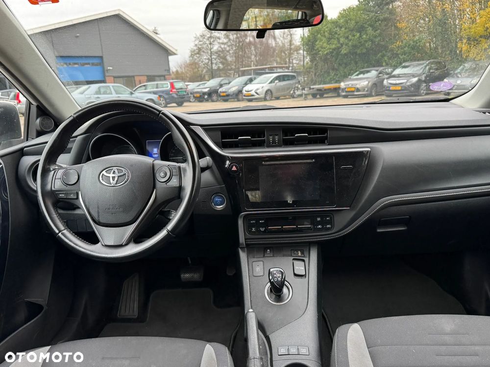 Toyota Auris - 11