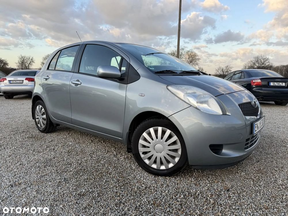 Toyota Yaris 1.3 VVT-i Sol - 2