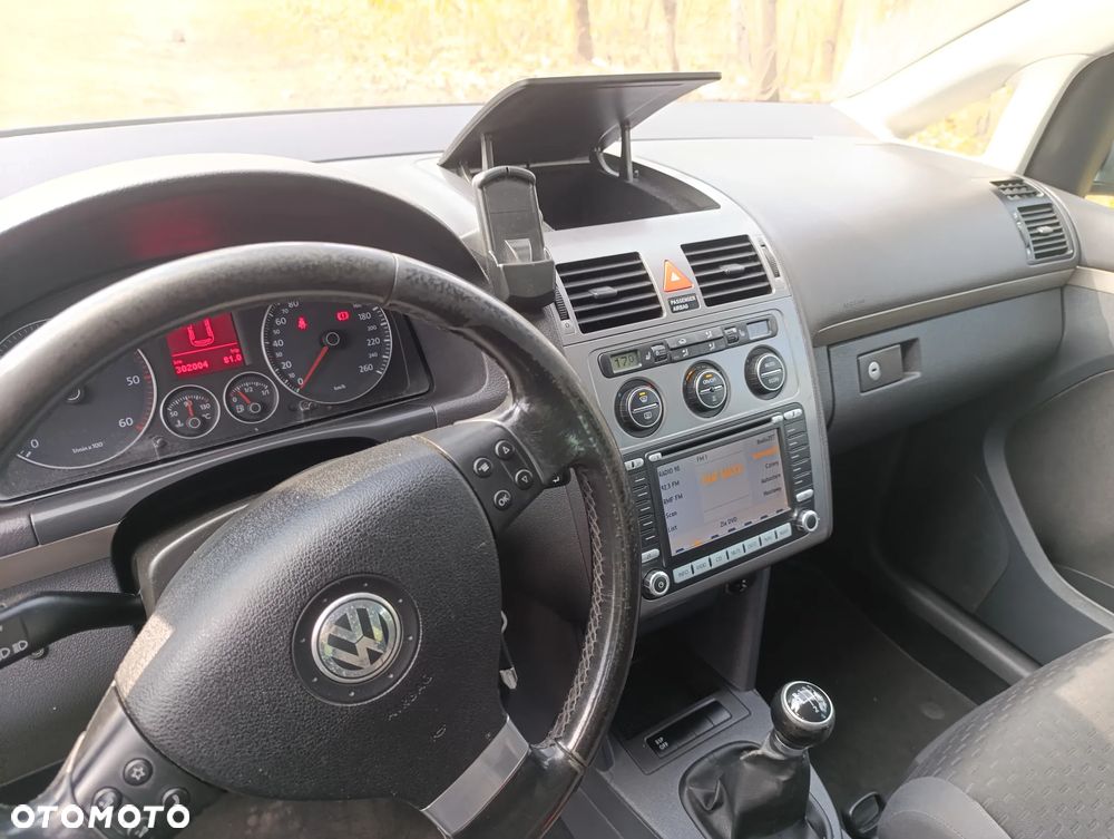 Volkswagen Touran - 25