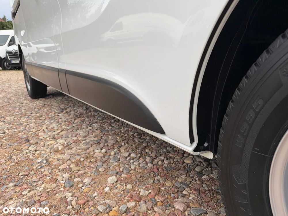 Renault TRAFIC VAN EXTRA Long, L2H1 MAXI, VAT-1, MOCNY SILNIK 2.0 dCi 145KM Euro6, ROZRZĄD NA ŁAŃCUCHU, DESIGN BUSINESS+ Radio ALPINE, REFLEKTORY RENAULT FULL LED PURE VISION+ PAKIET CHROM, MOBILNE BIURO, PARKTRONIKI, Furgon van z pełną zabudową paki 3m, Duża ładowność: 1124kg, Pojemność 6,7m3 - 15