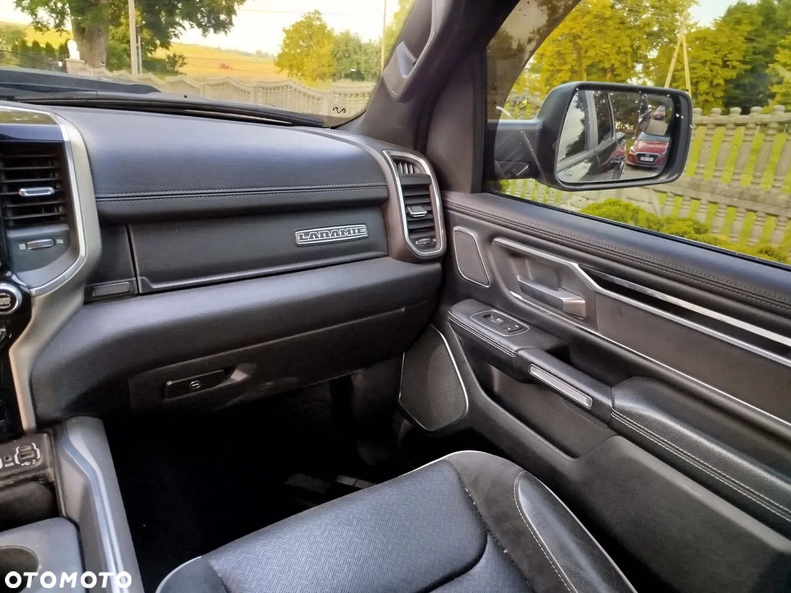RAM 1500 5.7 Quad Cab Longbed Laramie Black - 21