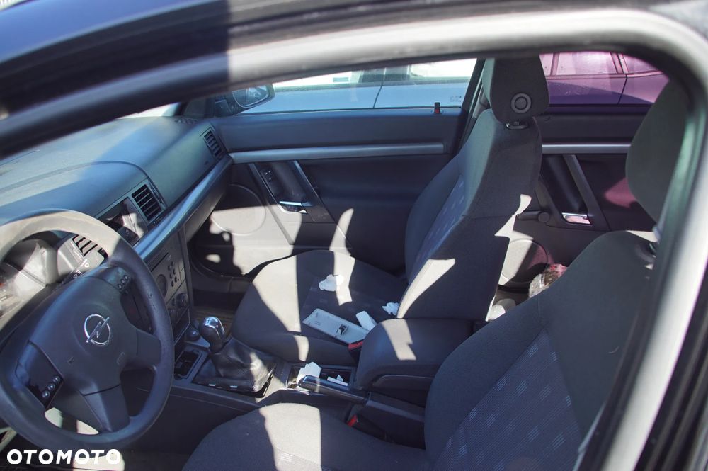 Auto na części - Opel Vectra C 1.6 16V 100 KM Z16XEL M25 2HU 2003R Silnik Skrzynia Zderzak Błotnik Drzwi Szyba Klapa Deska Kokpit Sterownik Moduł Licznik - 9