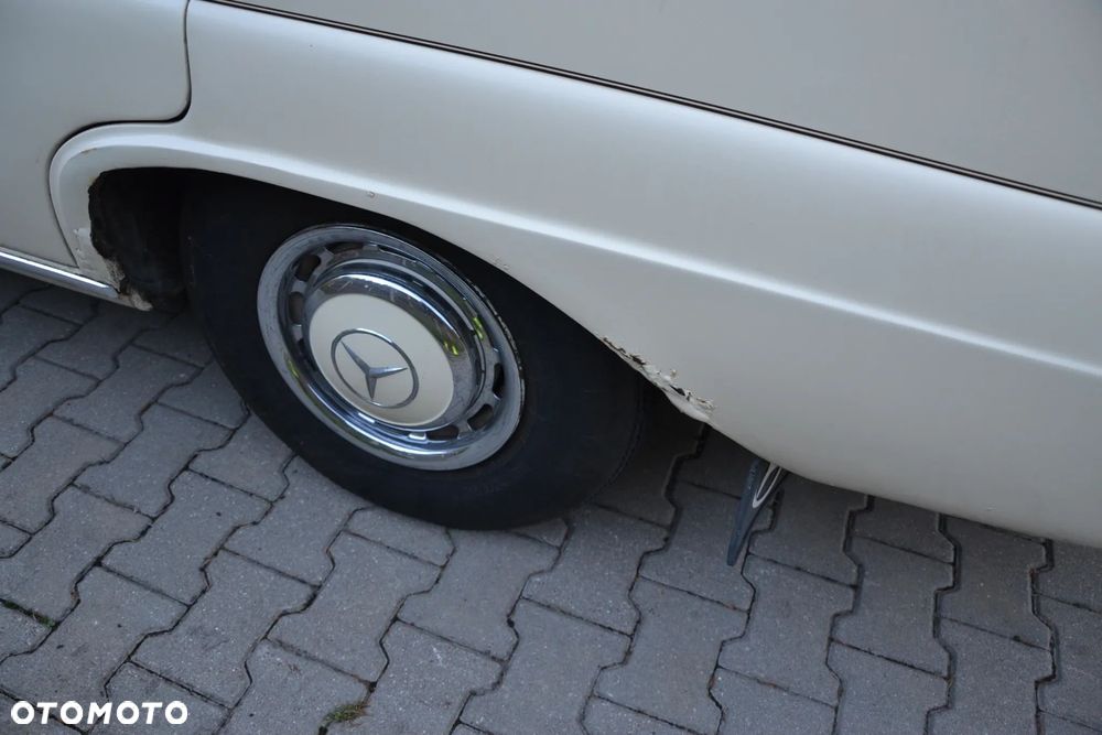 Mercedes-Benz W111 - 9