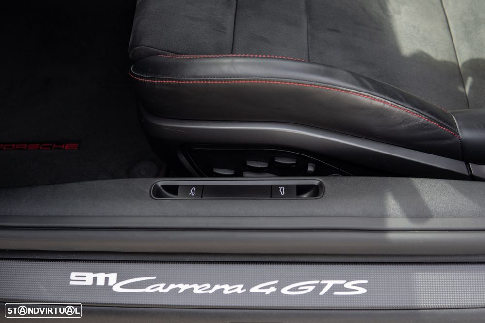 Porsche 911 (992) Carrera 4 GTS PDK - 17
