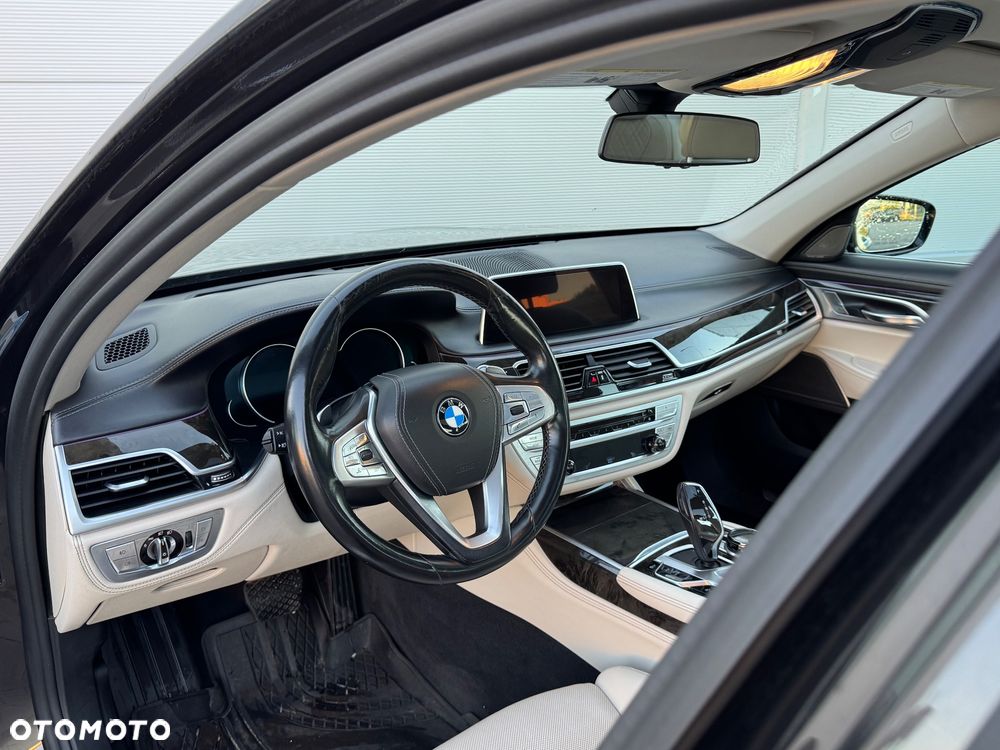 BMW Seria 7 740Li xDrive - 25