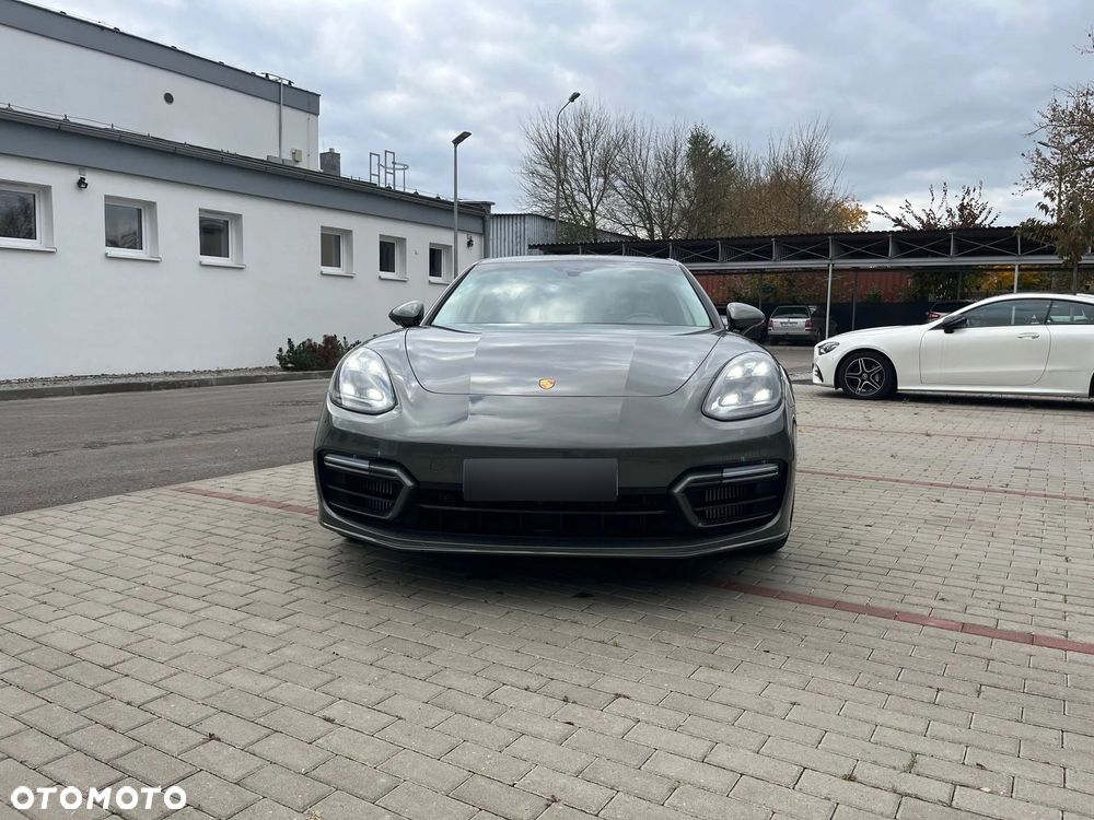 Porsche Panamera 4 Platinum Edition - 8