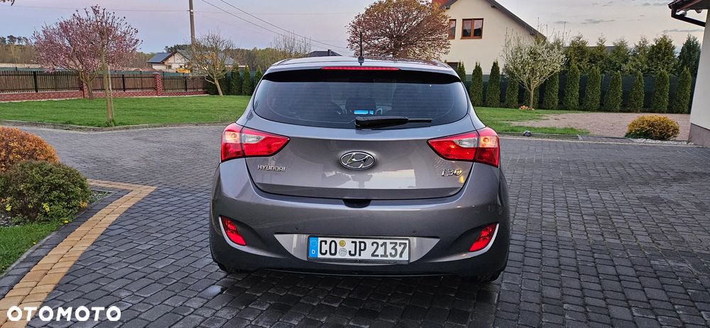 Hyundai i30 1.6 CRDi Fifa World Cup Edition - 10