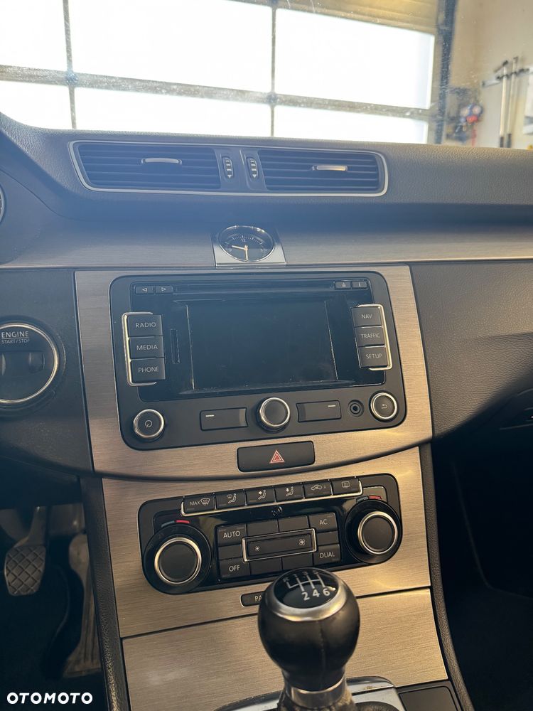 Volkswagen Passat 1.6 TDI Comfortline - 16