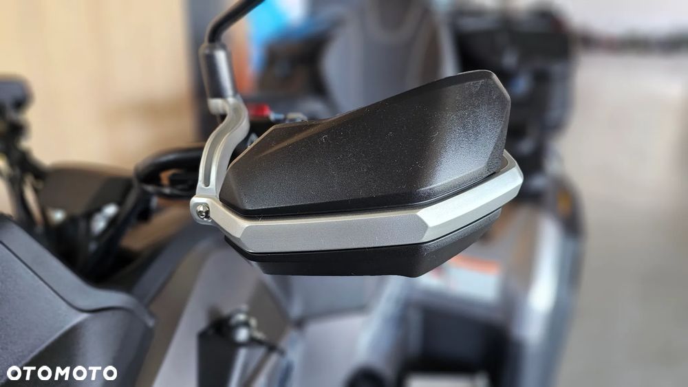 QJMOTOR SFA 1000 - 9