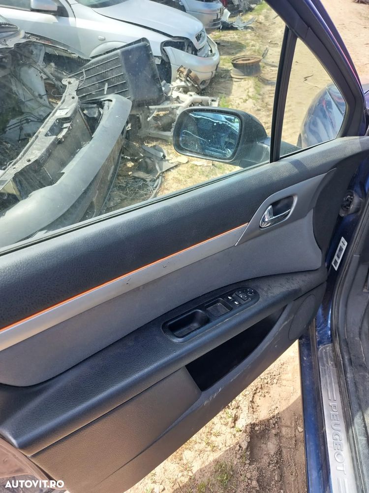 Dezmembrez Peugeot 407 hdi - 10