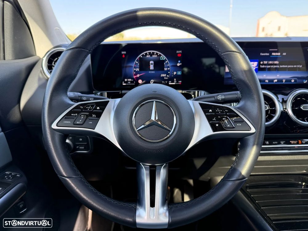 Mercedes-Benz GLA 180 d Progressive - 32