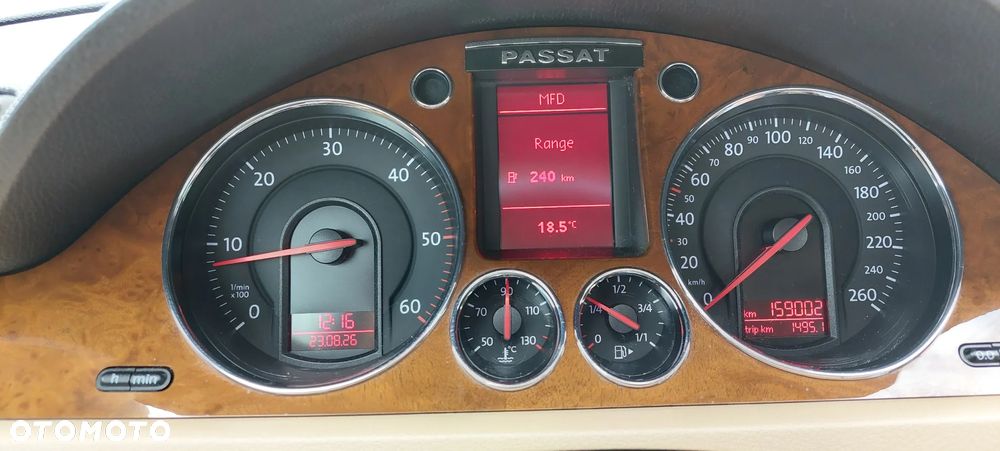 Volkswagen Passat 2.0 TDI DPF Highline - 16