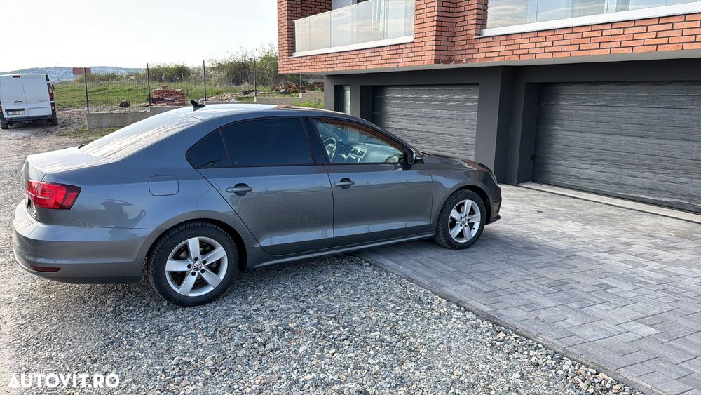 Volkswagen Jetta 2.0 TDI Comfortline - 9