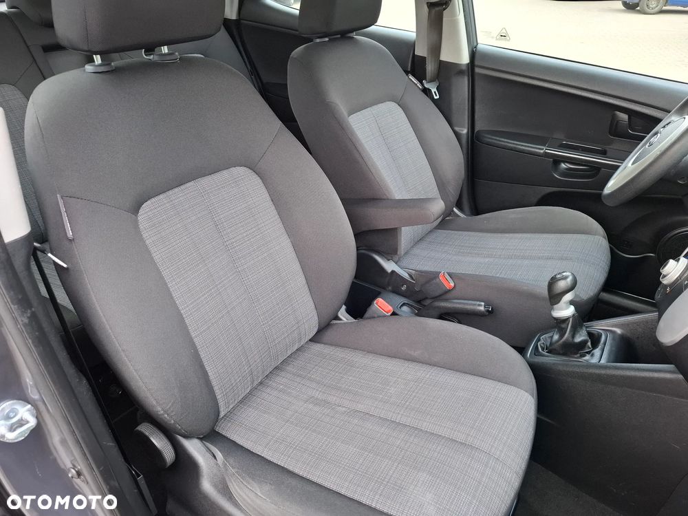 Kia Venga 1.4 CVVT Fifa World Cup Edition - 11