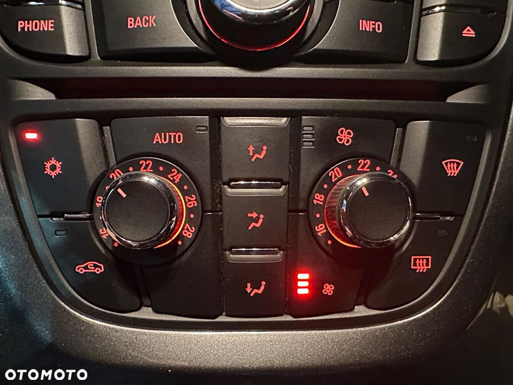 Opel Astra IV 1.4 T Cosmo - 20