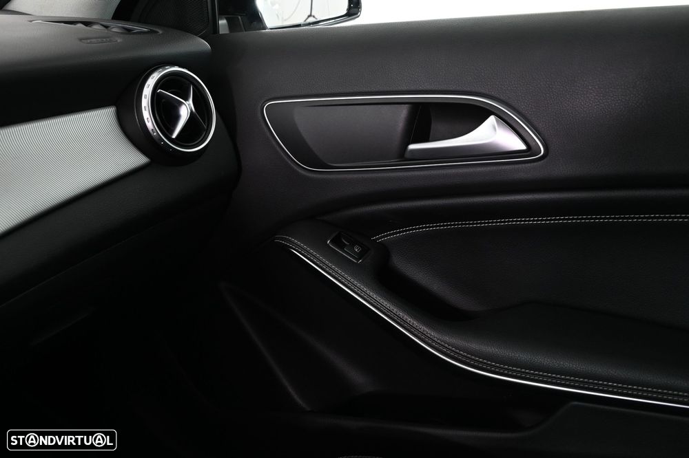 Mercedes-Benz GLA 180 d AMG Line - 25