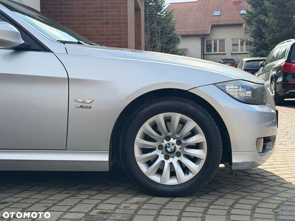 BMW Seria 3 320d xDrive DPF - 4