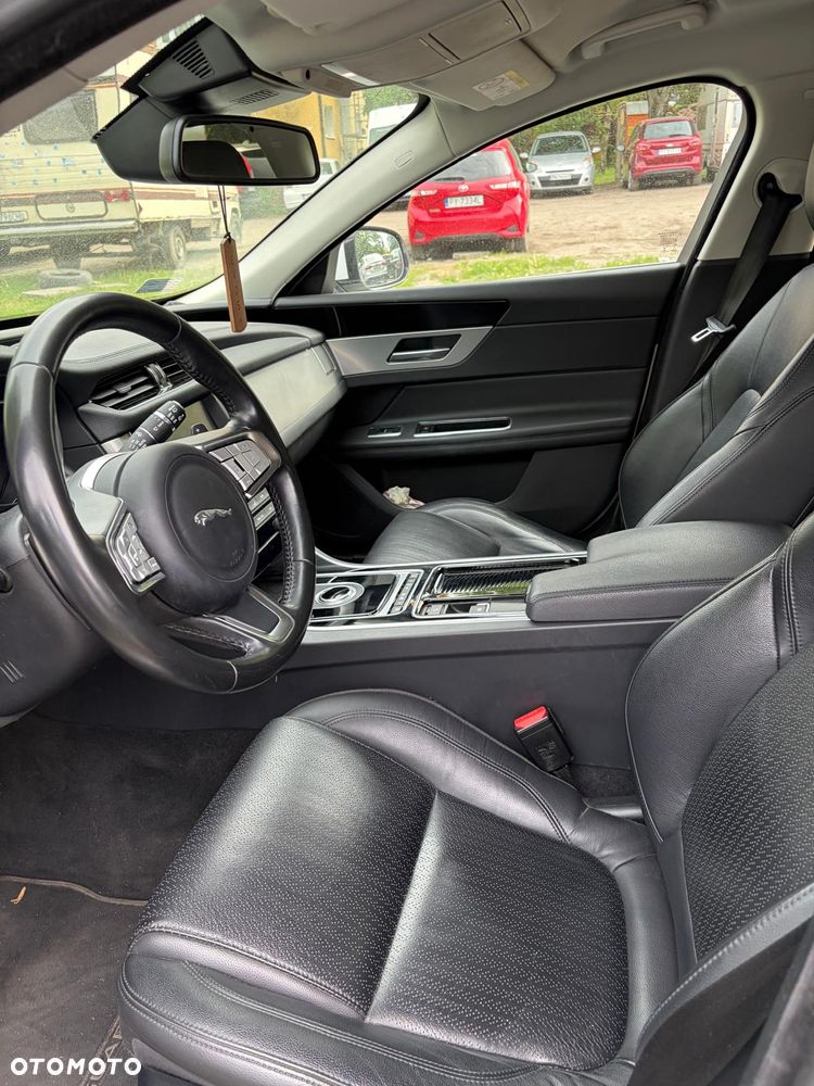 Jaguar XF 2.0 i4D Prestige - 18