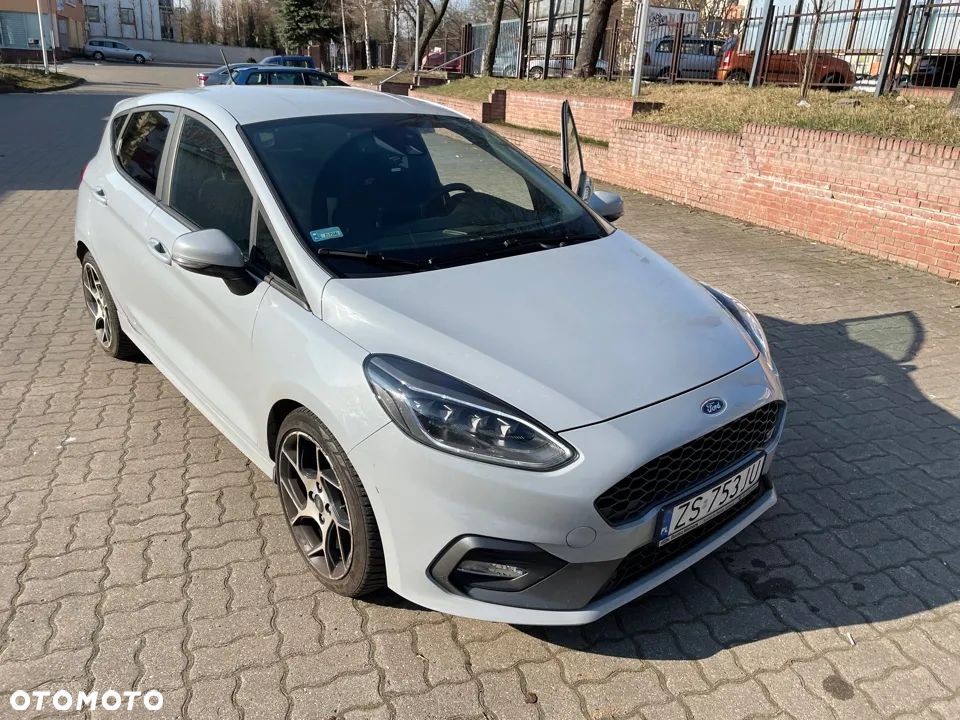 Ford Fiesta - 2