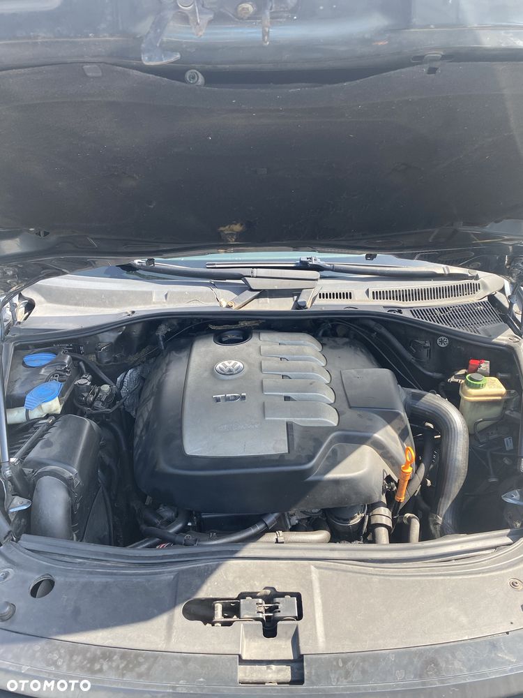 Volkswagen Touareg - 4