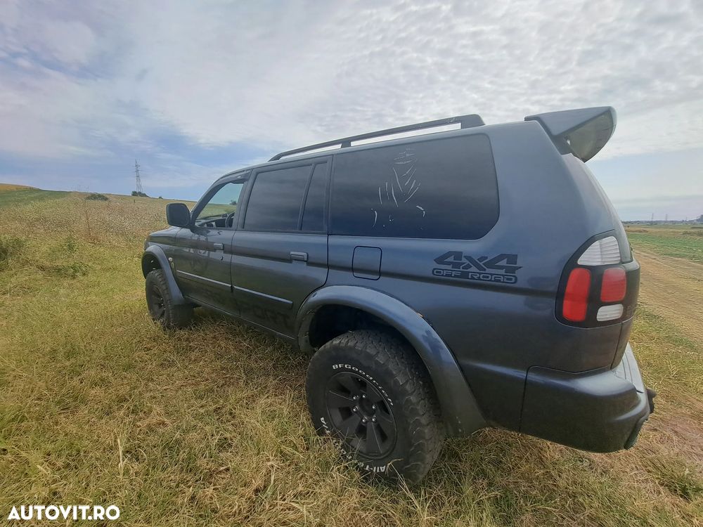 Mitsubishi Pajero Sport 2.5 TD Instyle - 13
