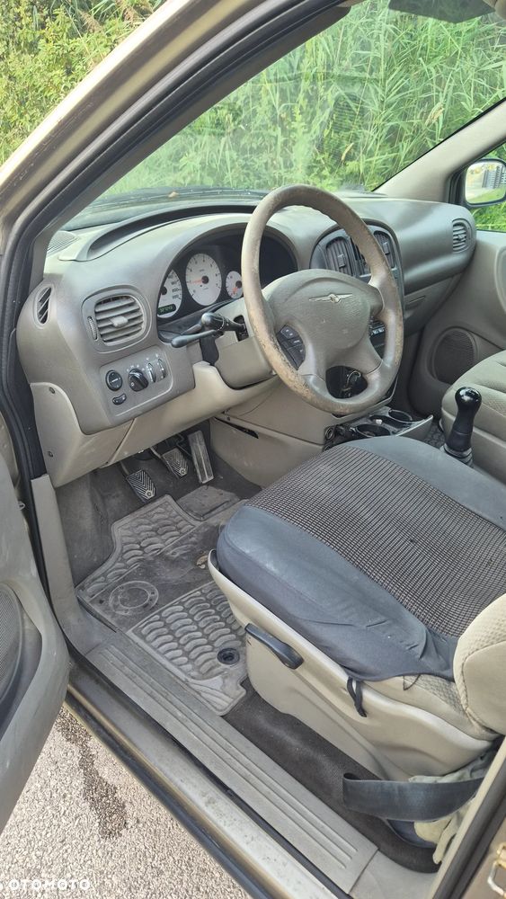 Chrysler Voyager 2.4 SE - 7