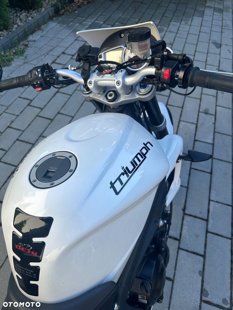 Triumph Street Triple - 4