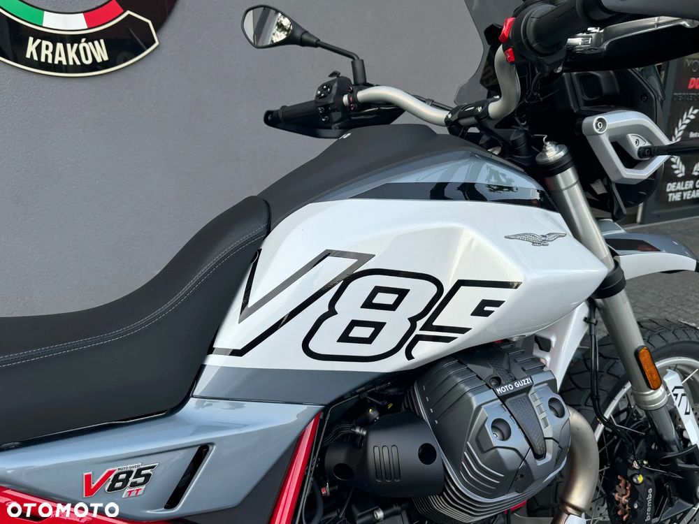 Moto Guzzi V85 - 8
