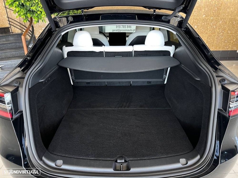 Tesla Model Y Performance Dual Motor AWD - 11