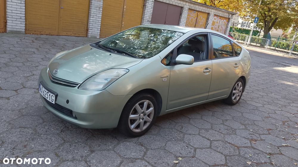 Toyota Prius (Hybrid) - 1