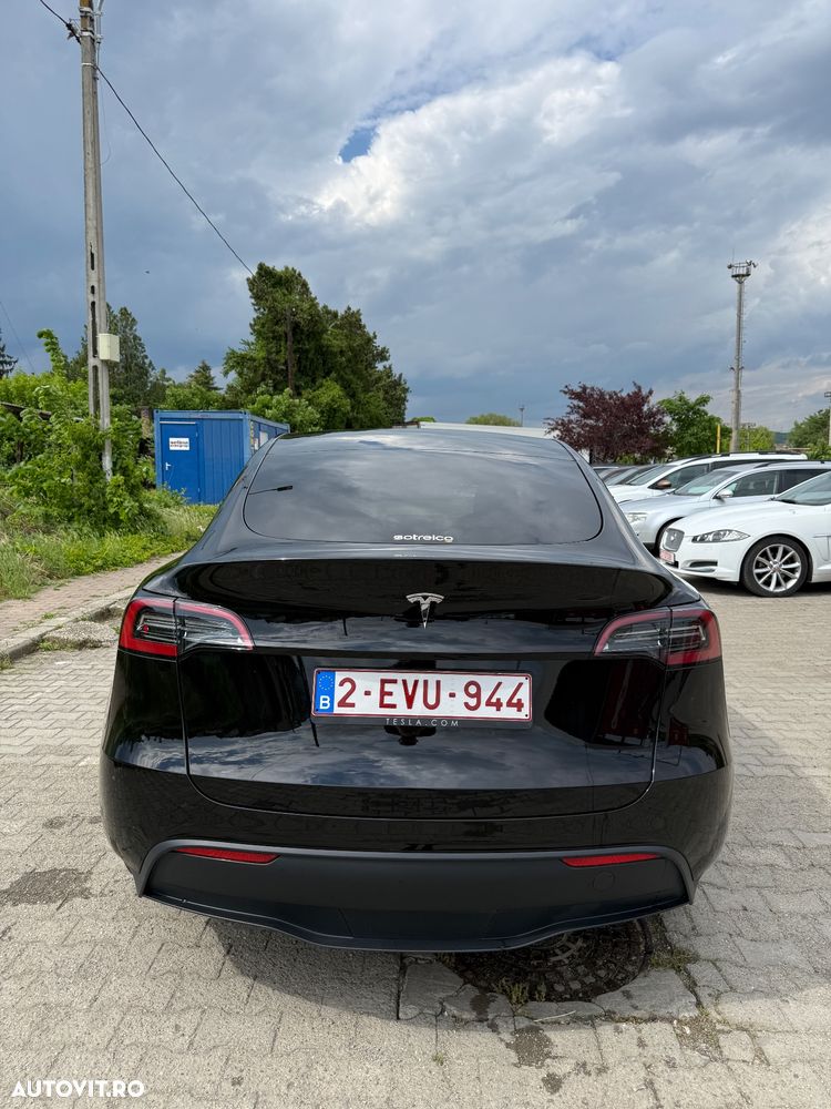 Tesla Model Y - 4
