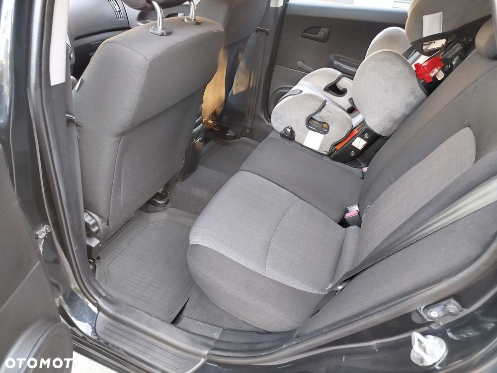 Kia Ceed - 8