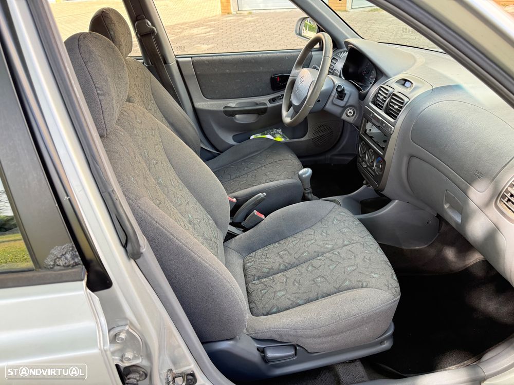 Hyundai Accent 1.3 GLS - 11