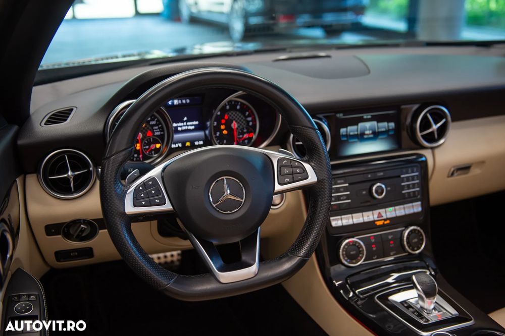 Mercedes-Benz SLC 300 9G-TRONIC - 24