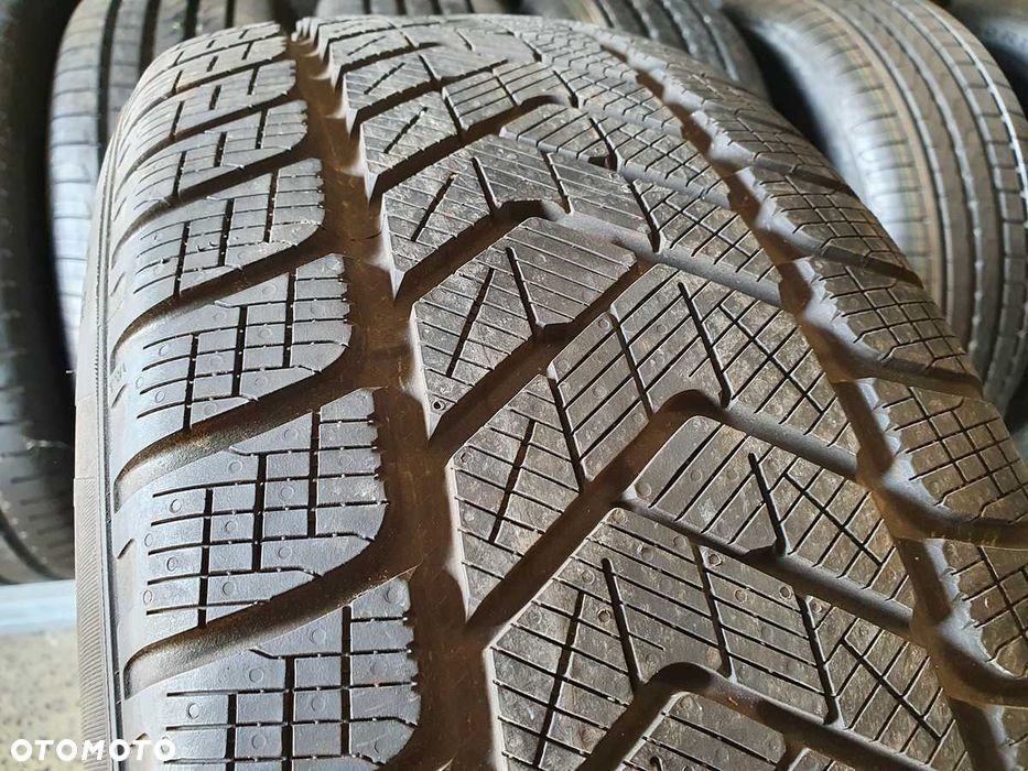 1x Opona zimowa 235/50/18 PIRELLI Scorpion Winter - 101V MO DEMO 8mm!